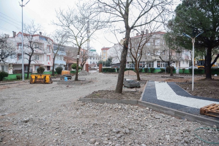 Karacabey’de Park, Bahçe Ve Refüjlerde Bakım Çalışmaları Sürüyor