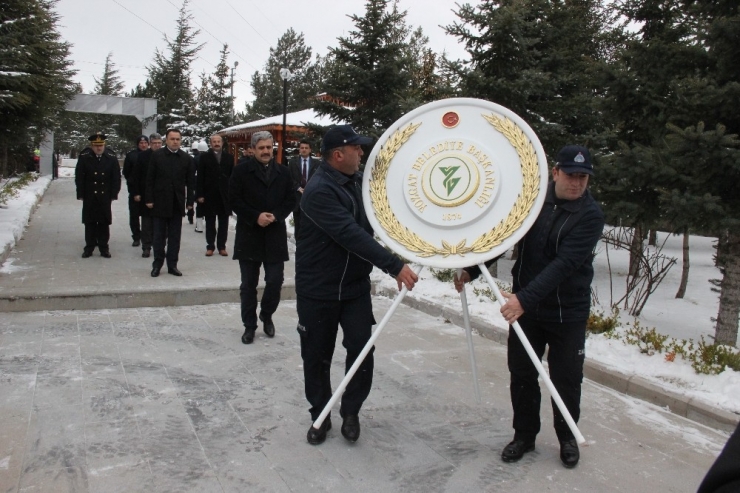 Sade Tören Düzenlendi