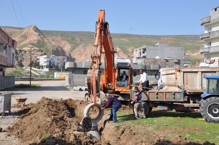 Cizre’de Yağmurlama Hattı Boruları Döşendi