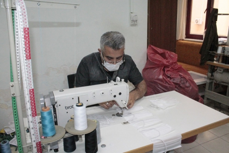 Diyarbakır’da Hastane, Çalışanları İçin Maske Üretmeye Başladı