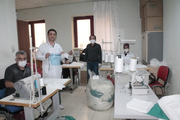 Diyarbakır’da Hastane, Çalışanları İçin Maske Üretmeye Başladı