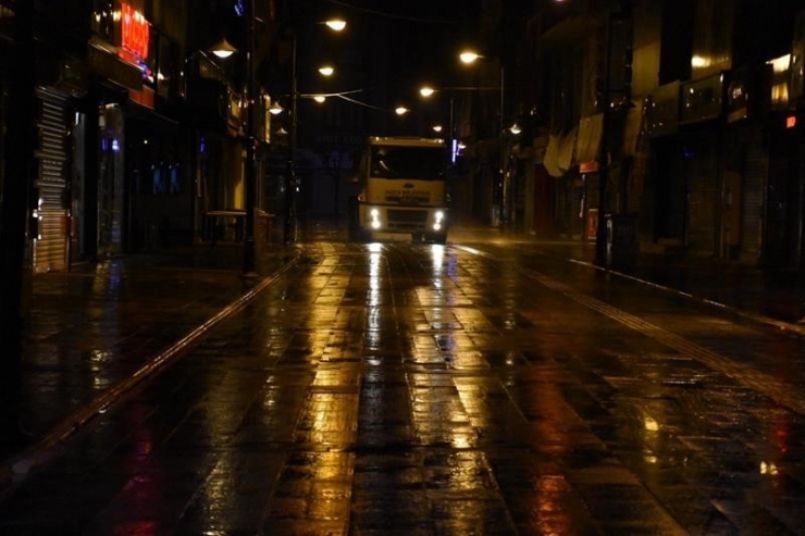 Halkın Gezdiği Noktalar Gece Yarısı Temizlendi