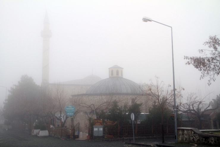 Tarihi Harput Mahallesi’nde Sis Etkili Oldu