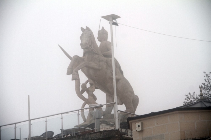 Tarihi Harput Mahallesi’nde Sis Etkili Oldu