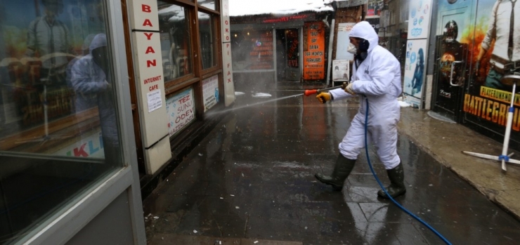 Büyükşehir Şehri Baştan Aşağı Dezenfekte Ediyor