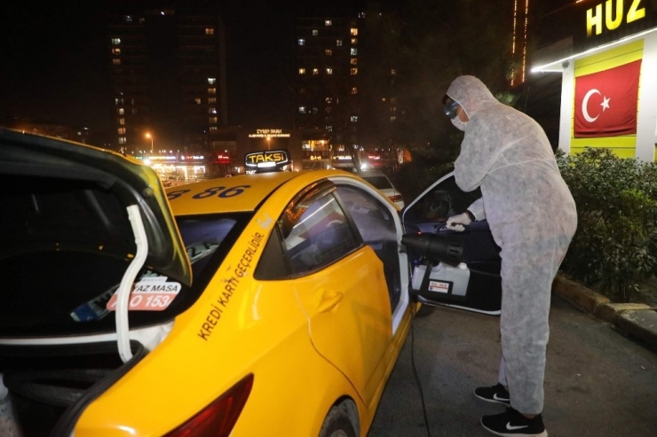 Eyüpsultan’da Taksi Durakları Ve Taksiler Dezenfekte Edildi