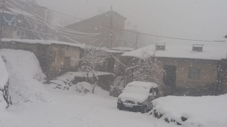 Hakkari’de Kar Yağışı