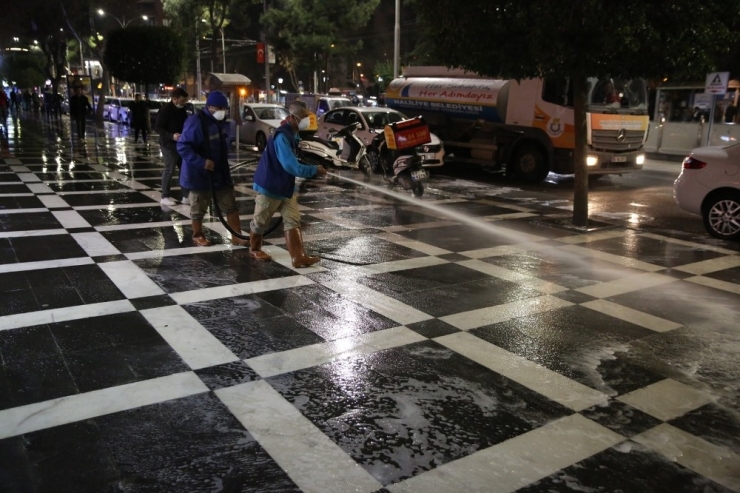 Haliliye’de Kaldırımlarda Dezenfekte Çalışmaları