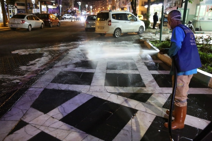 Haliliye’de Kaldırımlarda Dezenfekte Çalışmaları