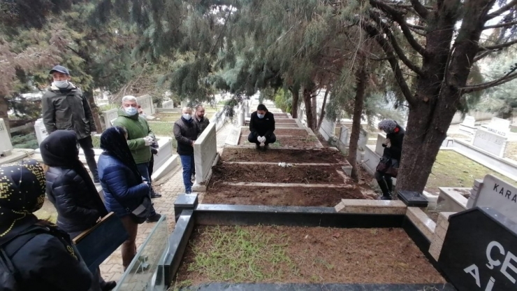 Yakını Tarafından Zatürreden Öldüğü Söylenen Eczacının Türkiye’de Korona Virüsten Ölen İlk Kişi Olduğu İddia Edildi