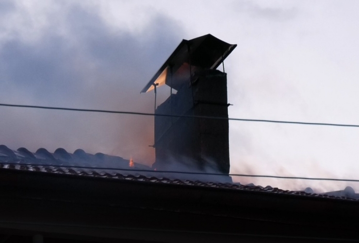 Binanın Bacasında Çıkan Yangın Korkuttu