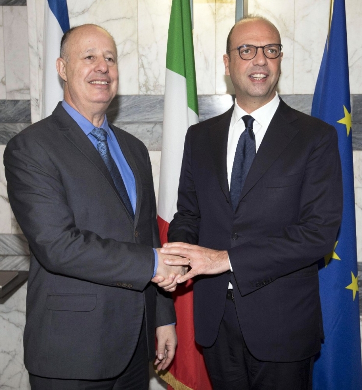 İsrail’de İki Bakana Korona Virüs Karantinası