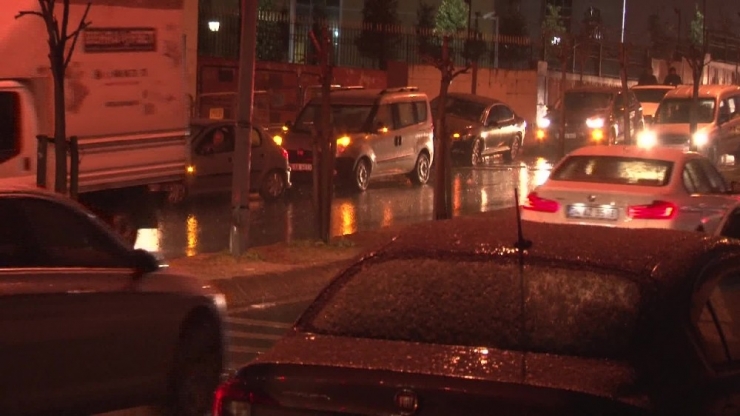 İstanbul’da Akşam Saatlerinde Dolu Yağışı Etkili Oldu