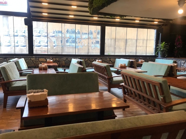 İstanbul’un Lüks Caddelerinden Bağdat Caddesi Sessizliğe Büründü, Kafeler Kepenk Kapattı