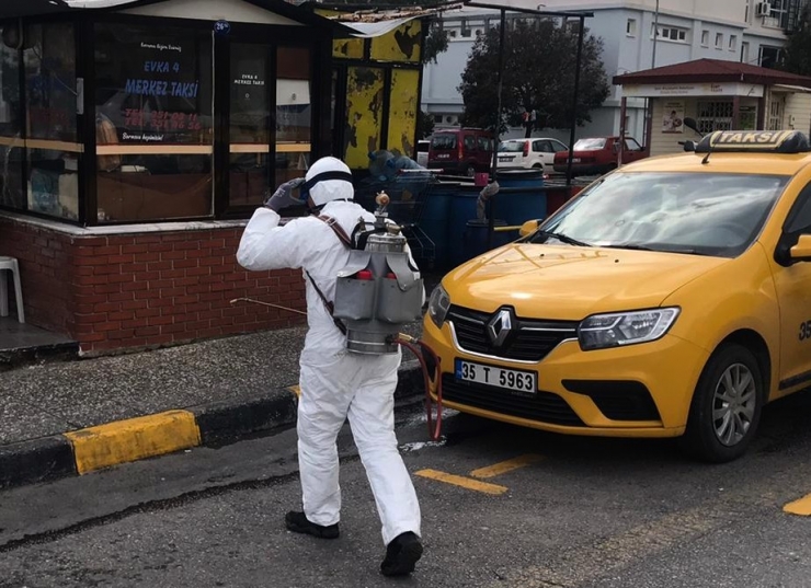 Gezici Ekipler Taksileri Ve Durakları İlaçlıyor