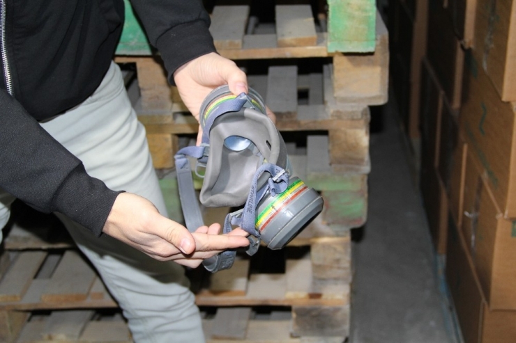 İzmir’de Korona Fırsatçılarına Darbe: 1 Ton Sahte Dezenfektan Ele Geçirildi