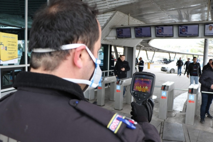 4 Bin İşçi "Korona Virüse" Karşı Termal Kamerayla Kontrol Edilerek Fabrikaya Alınıyor