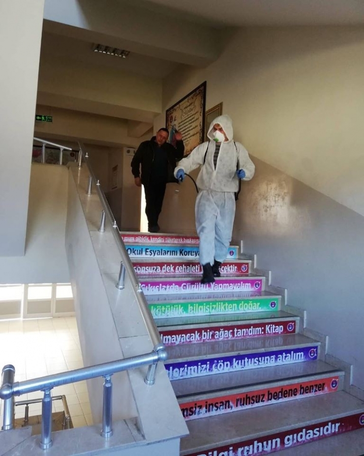 Kaynaşlı’da Her Yer Dezenfekte Ediliyor