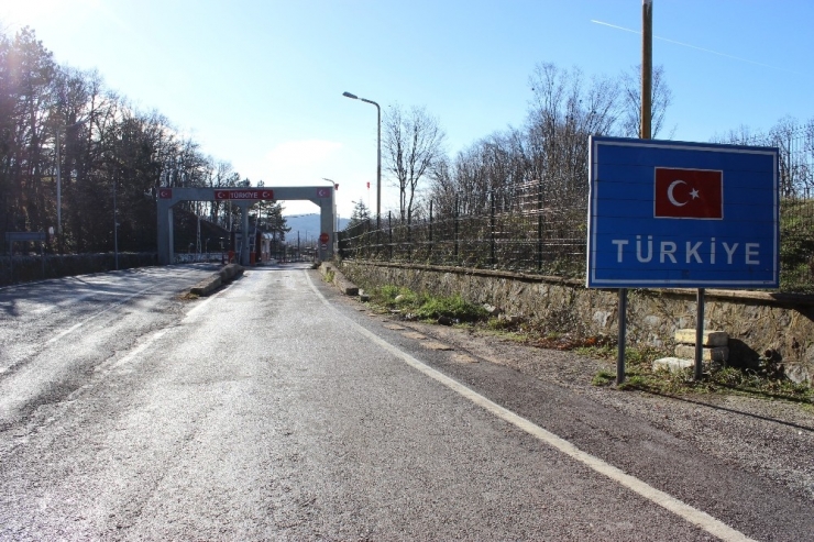 Dereköy Sınır Kapısı Geçici Olarak Yolcu Giriş-çıkışlarına Kapatıldı