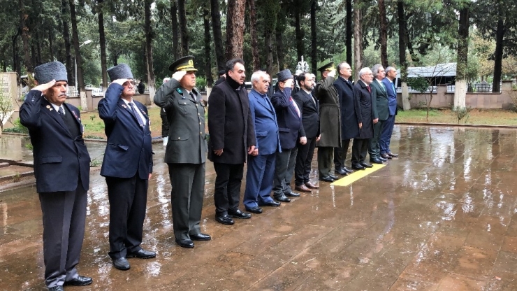 Şehitlikte Sade Tören