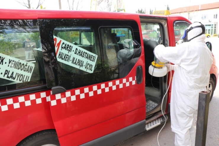 Ticari Ve Dolmuş Taksiler Dezenfekte Ediliyor