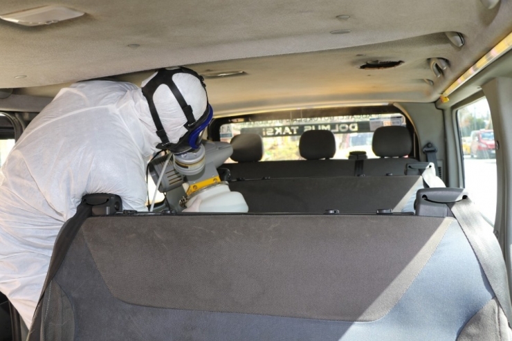 Ticari Ve Dolmuş Taksiler Dezenfekte Ediliyor