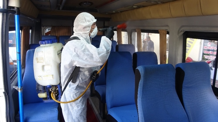 Erdemli’de Minibüsler, Servisler Ve Taksiler Dezenfekte Edildi