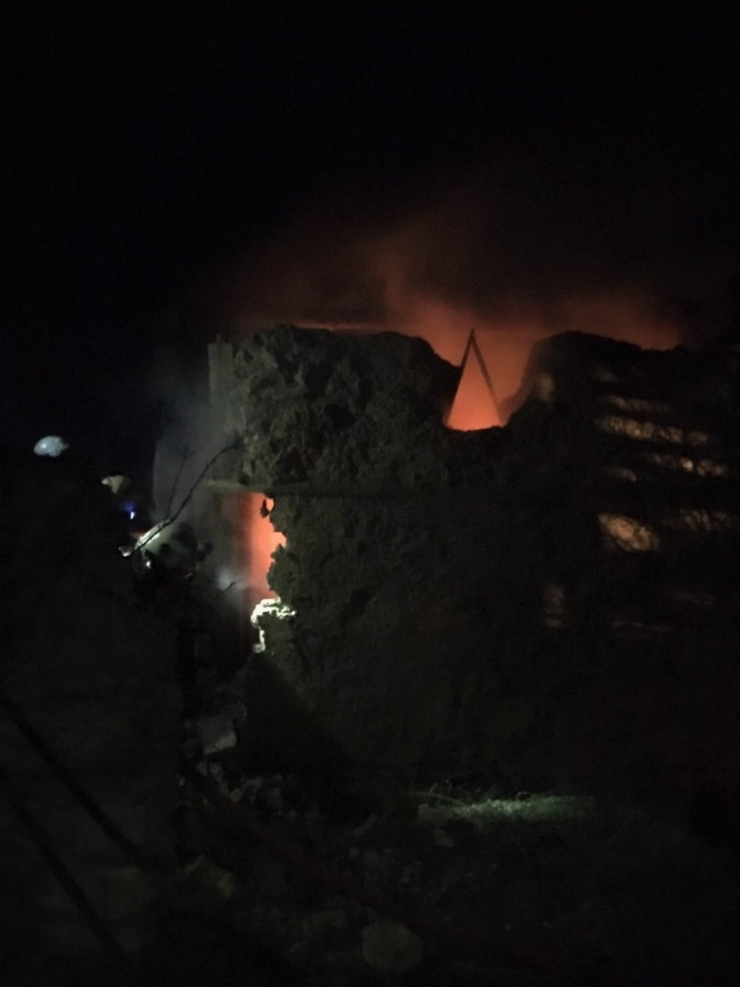 Metruk Binada Çıkan Yangın Korkuttu