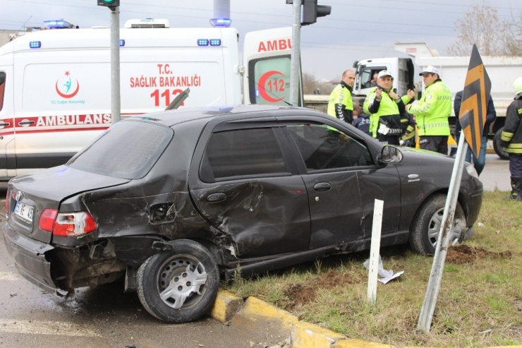 Çarşamba’da Kaza: 2 Yaralı