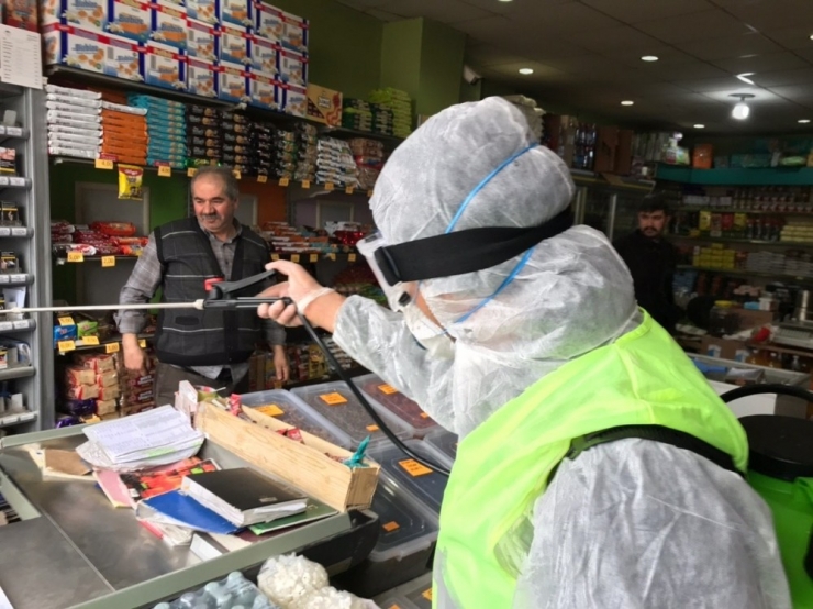 Kangal’da İş Yerleri Dezenfekte Edildi