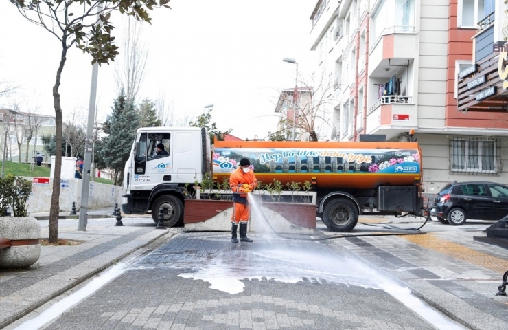 Sultangazi’de Dezenfekte Çalışmaları Aralıksız Sürüyor