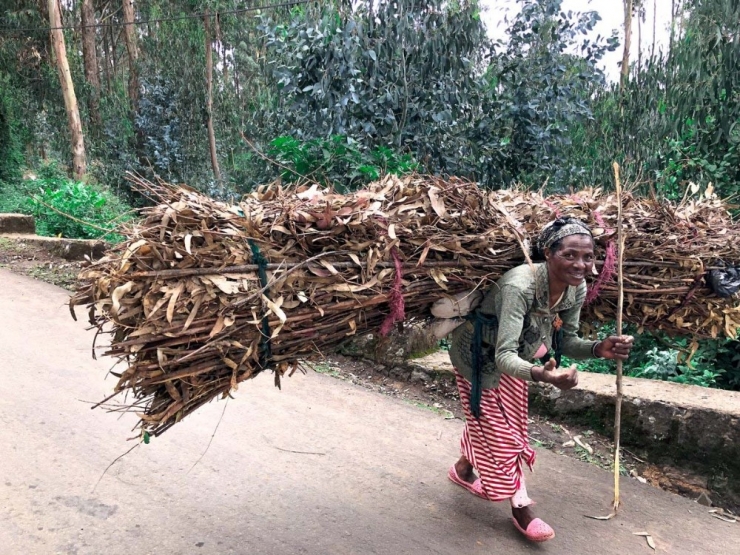 Tika’dan Etiyopya’da Odun Taşıyan Kadınlar Derneğine Destek