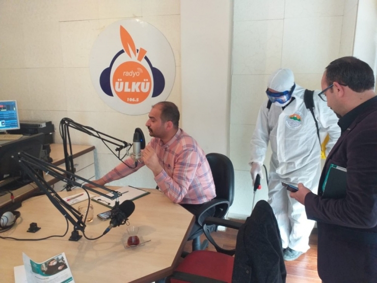 Toroslar Belediyesi Canlı Yayında Dezenfeksiyon Yaptı