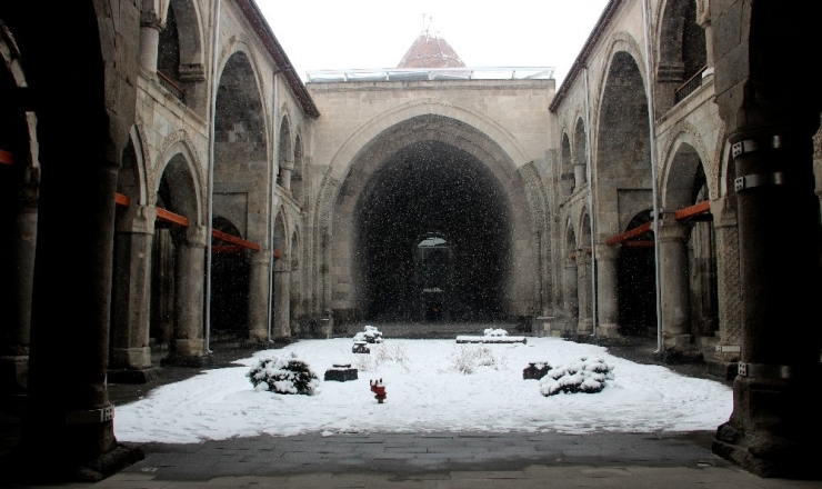 Tarihi Mekanlarda Korona Sessizliği