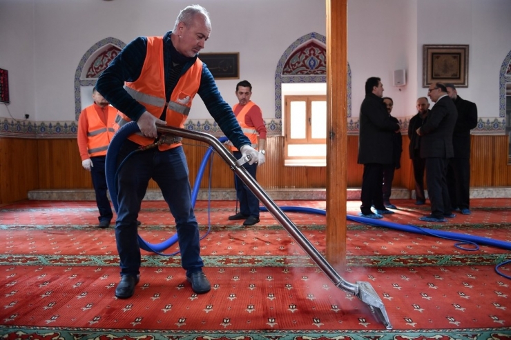 Osmangazi’de Camiler Dezenfekte Edildi
