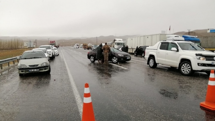 Van-hakkari Karayolu Ulaşıma Kapandı
