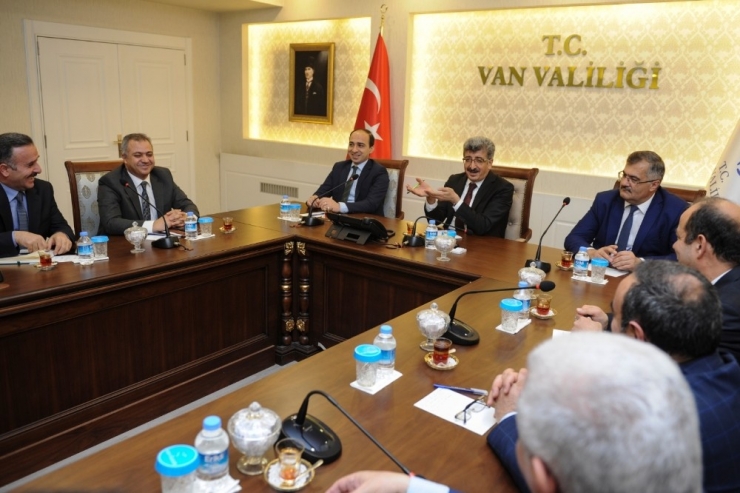 Vali Bilmez, Yeni Atanan İlçe Milli Eğitim Müdürleriyle Bir Araya Geldi