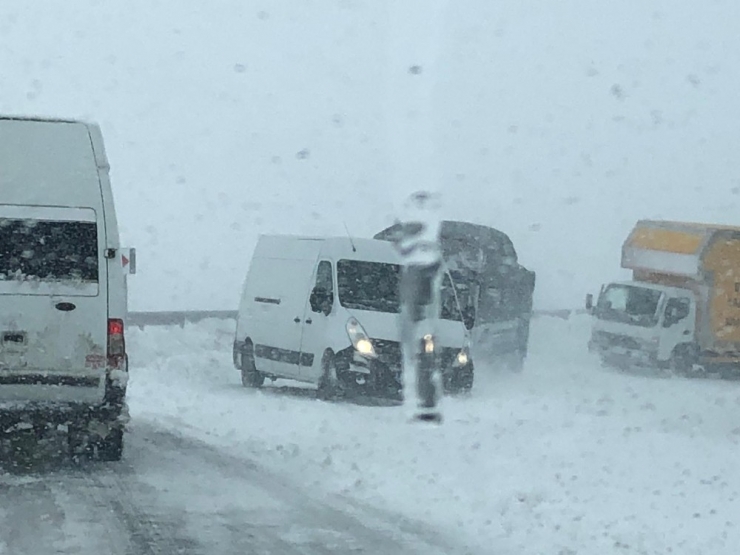 Başkale Mart Ayında Beyaza Büründü