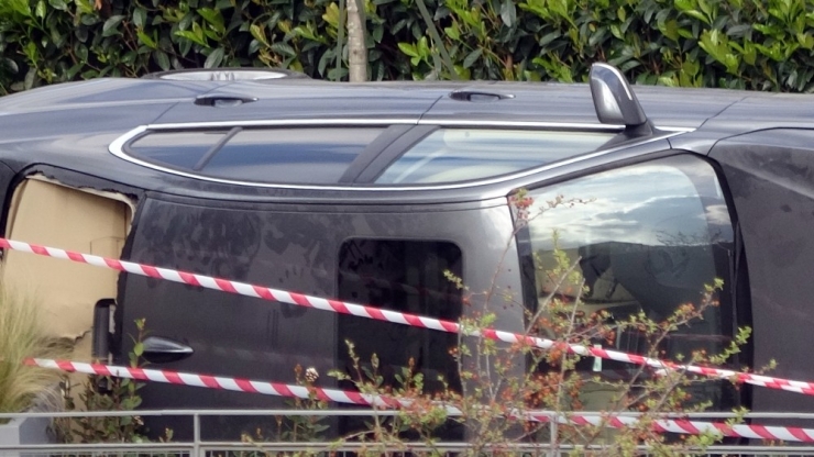 Sarıyer’de Lüks Otomobil 15 Metreden Uçtu: 2 Yaralı