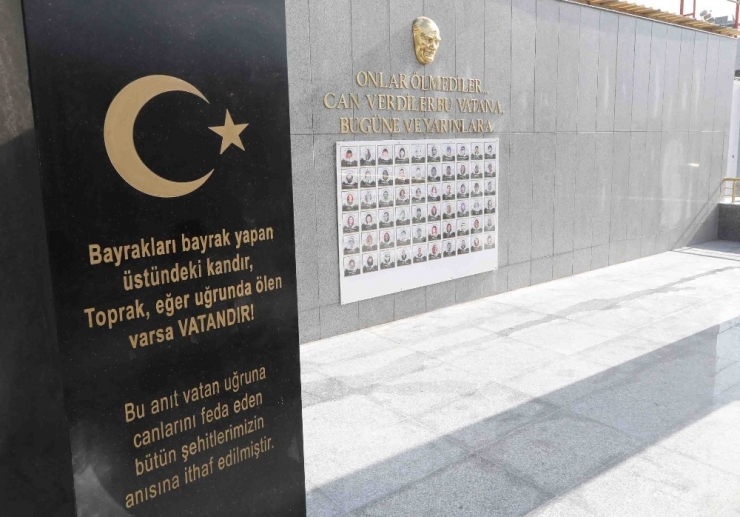 Bayraklı’da Şehitler Anıtı Yenilendi