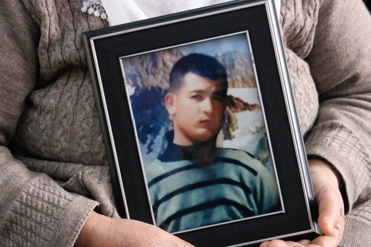 Hdp Önündeki Ailelerin Evlat Nöbeti 199’uncu Gününde