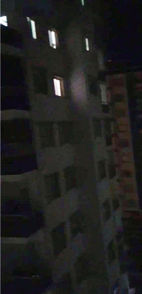 Adana’da Sağlık Camiası Balkondan Alkışlandı