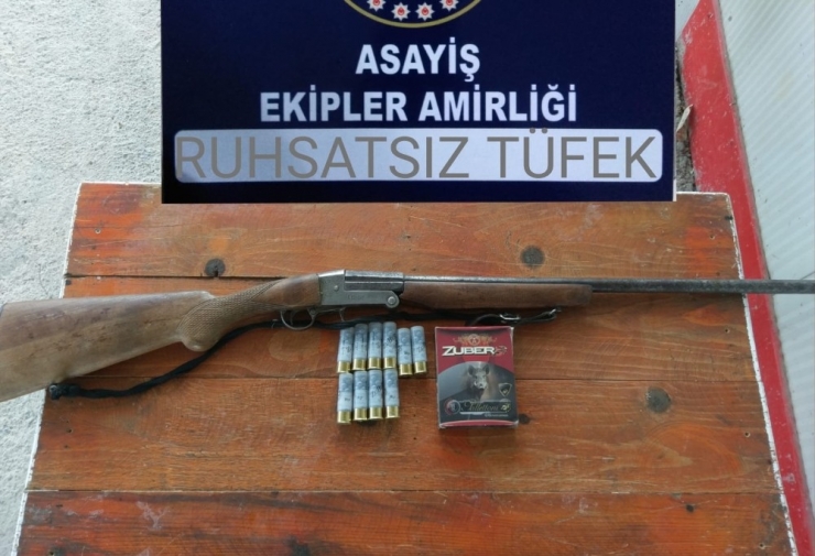 Araçlardan Ruhsatsız Tüfekler Ele Geçirildi