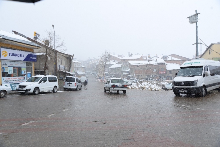 Çelikhan’da Kar Yağışı Başladı