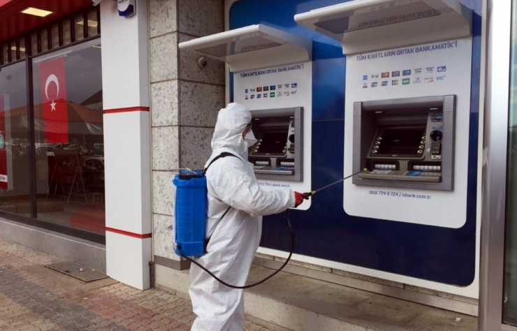 Akdeniz Belediyesi, İlçe Genelinde İlaçlama Başlattı