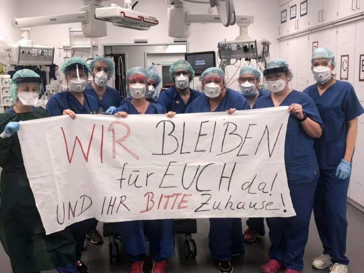 Almanya’da Doktorlardan "Evde Kalın" Çağrısı