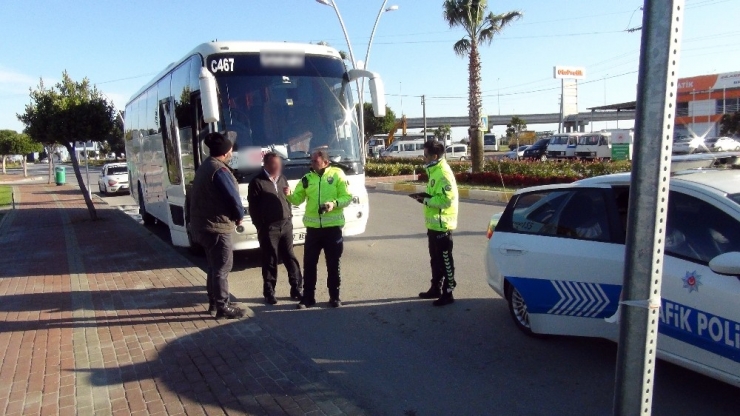 Kırmızı Işıkta Geçen Servis Şoförü 177 Promil Alkollü Çıktı