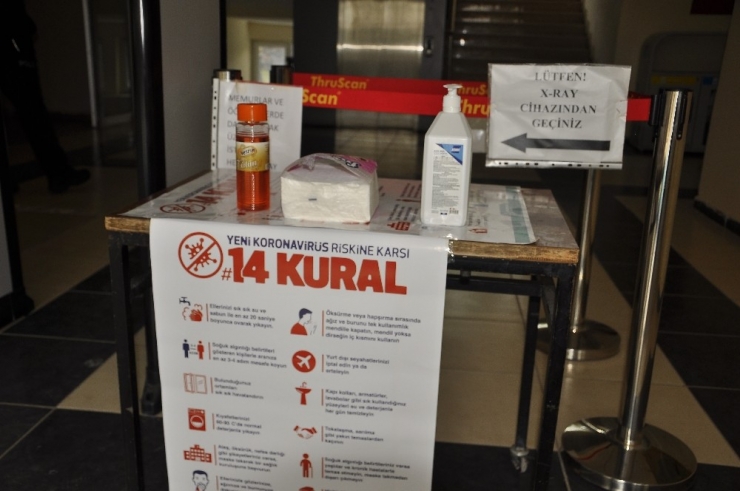 Arguvan’da Resmi Dairelere Giriş Ve Çıkışta Dezenfekte