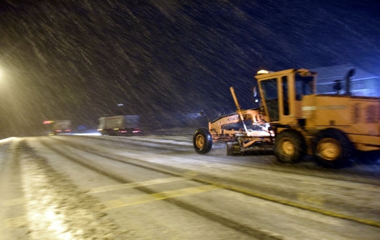 Kop Dağı Geçidi’nde Ulaşıma Kar Engeli