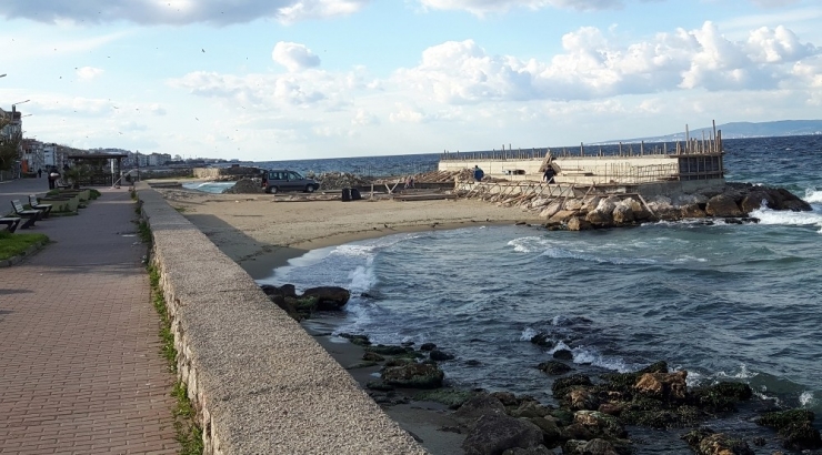 Güzelyalı Sahiline Estetik Dokunuş